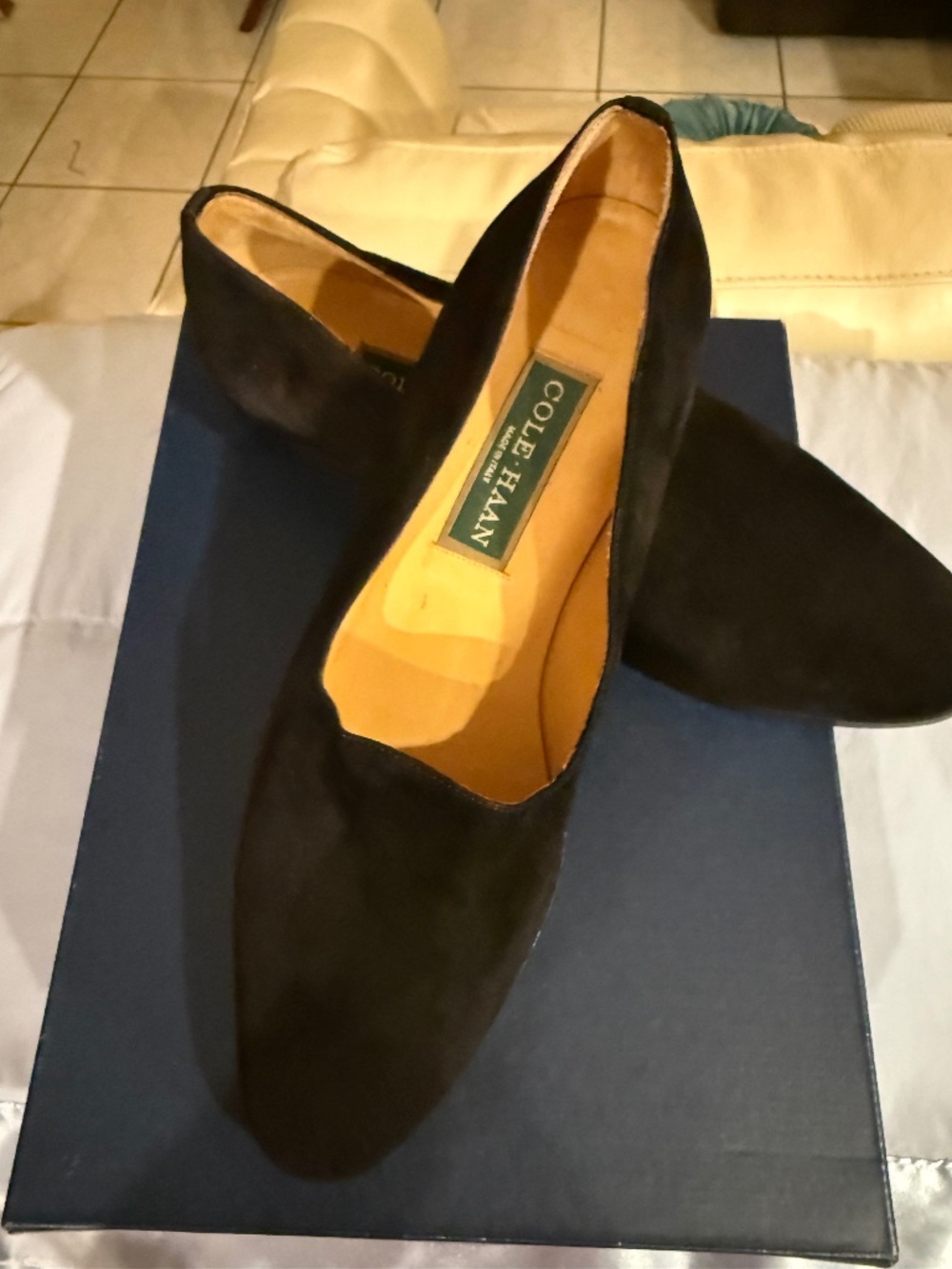 COLE HAAN ICONIC BLACK SLIP ONS, 8.5B